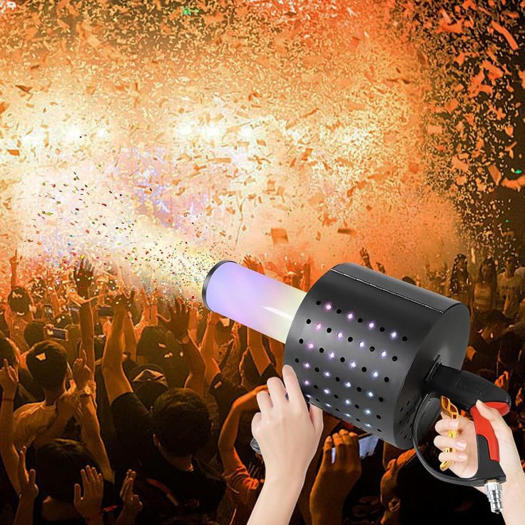 Pistola de confeti CO2 sobre una multitud celebrando